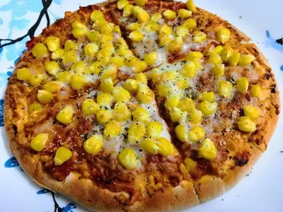 Cheese corn pizza
